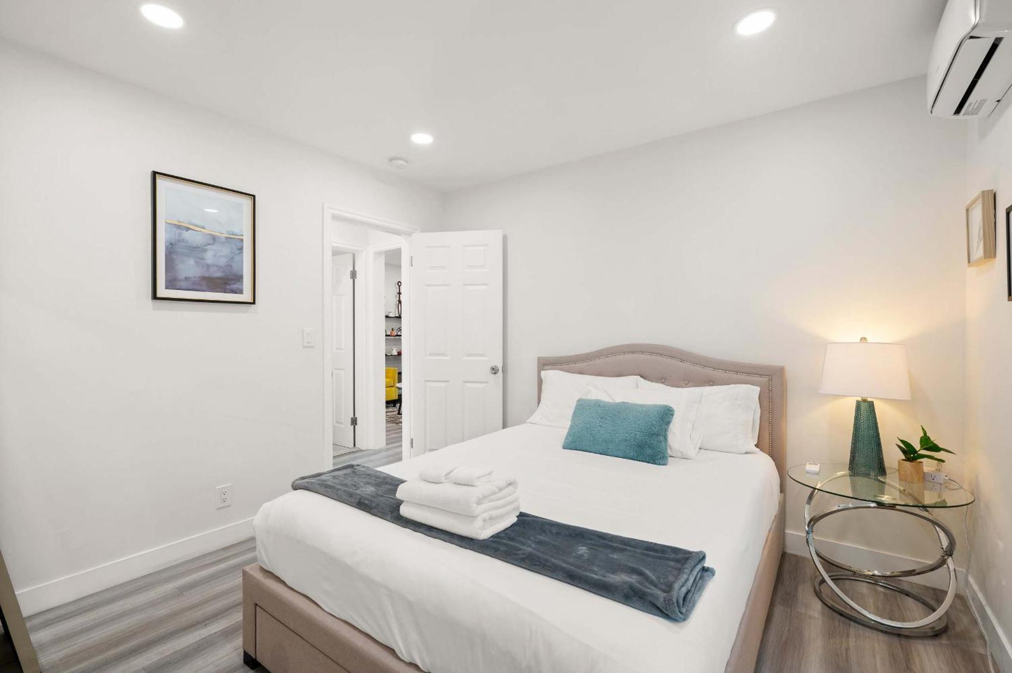 New Renovated 2B2B Apt Self Checkin Free Parking 1 Pasadena Eksteriør bilde