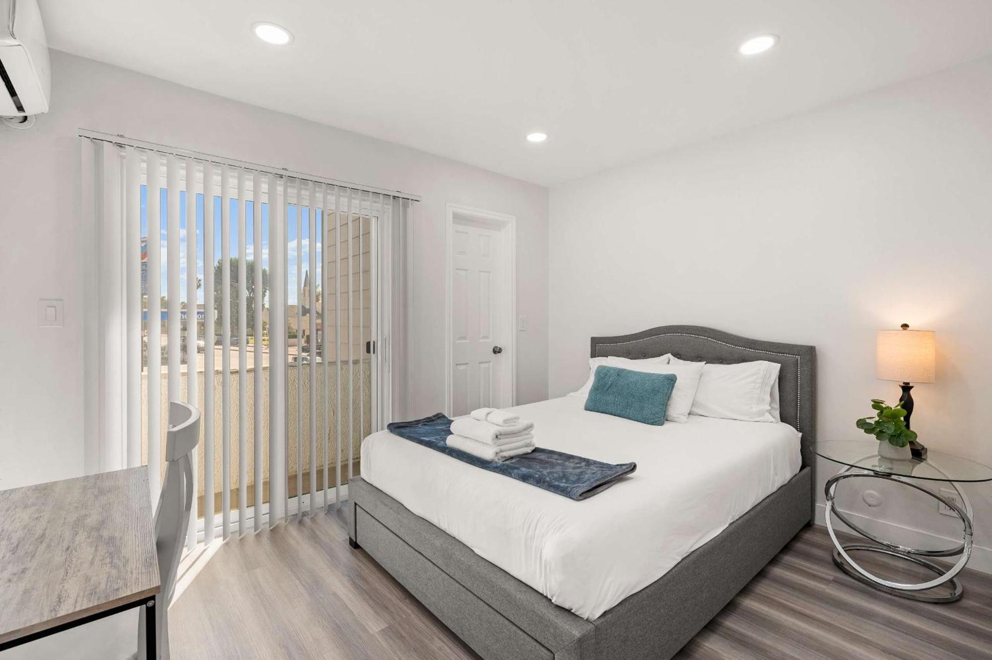 New Renovated 2B2B Apt Self Checkin Free Parking 1 Pasadena Eksteriør bilde
