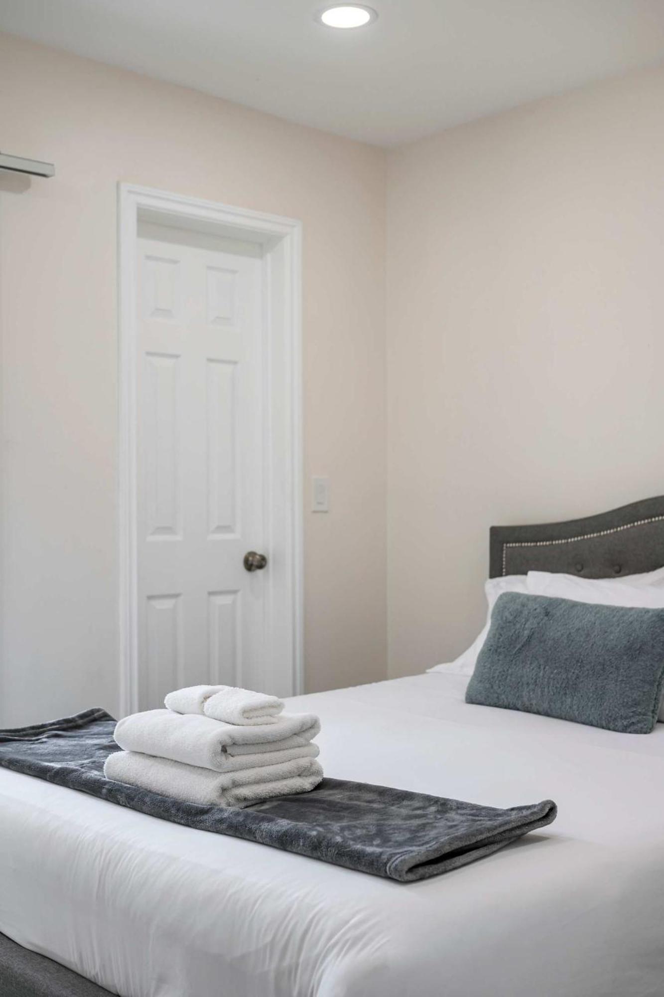 New Renovated 2B2B Apt Self Checkin Free Parking 1 Pasadena Eksteriør bilde