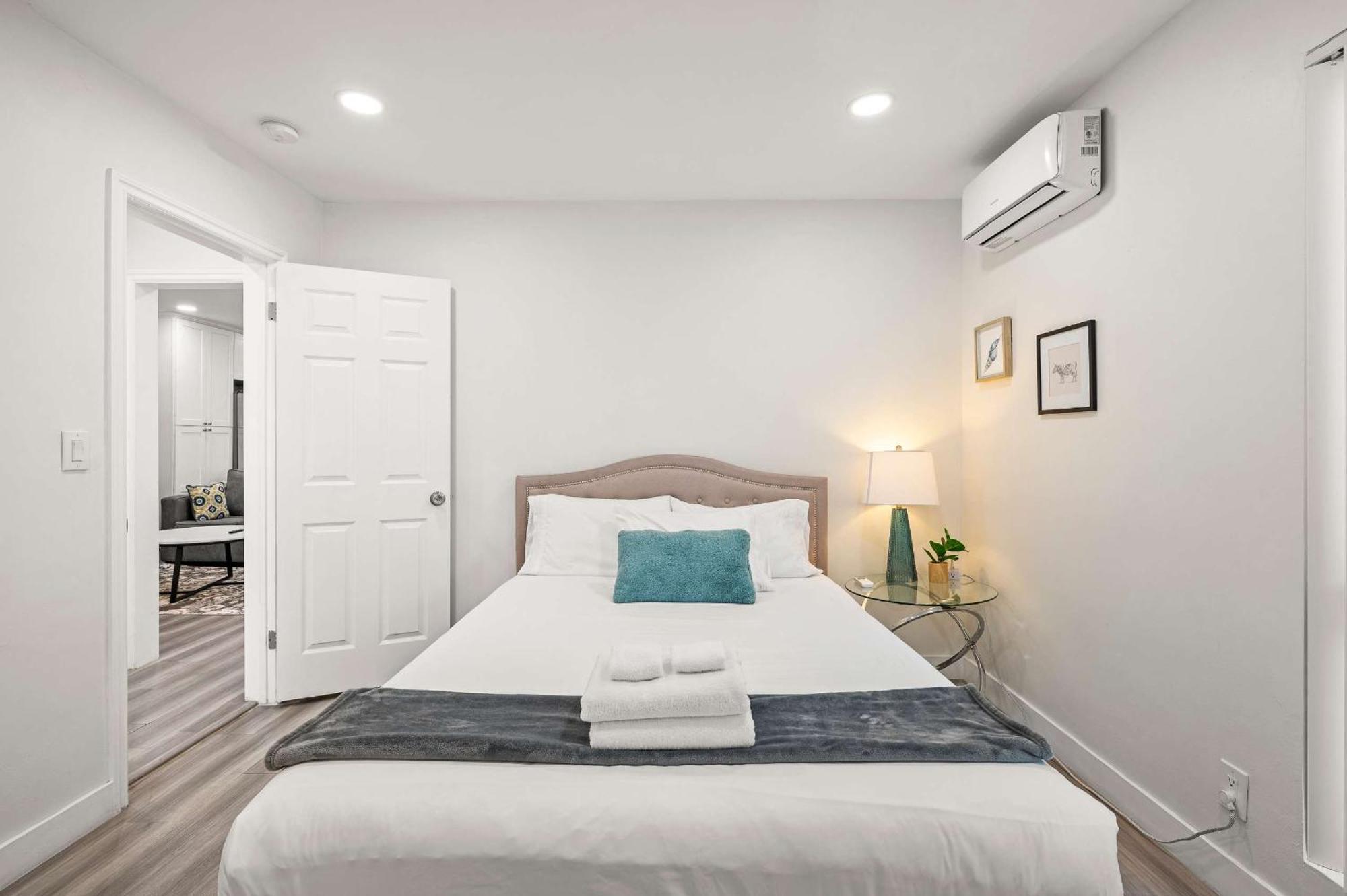New Renovated 2B2B Apt Self Checkin Free Parking 1 Pasadena Eksteriør bilde